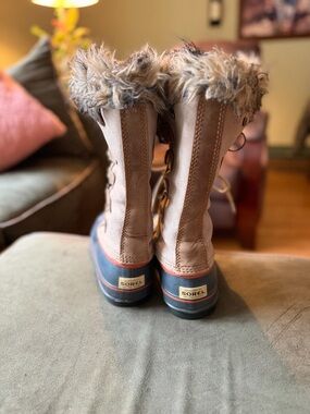 Sorel Women's Tan Suede Lace-Up Winter Boots with Navy Soles and Fur Cuff